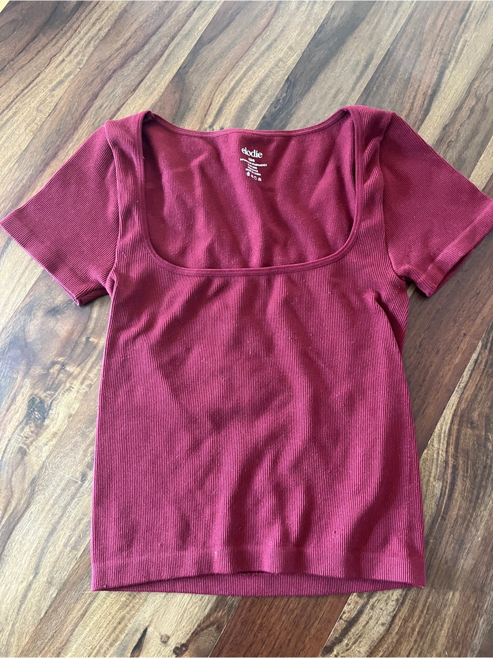 elodie Women's Square Neck Short Sleeve Top in Burgundy